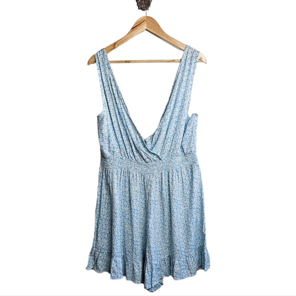 Wrap romber floral blue and white sleeveless size XXL